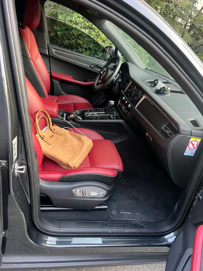 2025 Porsche Macan 2.0T 265HP L4 7DCT,autocango,china used car exporter,china ev exporter,chinese used car exporter,chinese used ev exporter