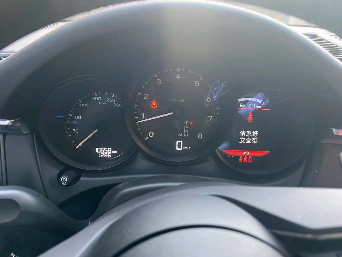 2025 Porsche Macan 2.0T 265HP L4 7DCT,autocango,china used car exporter,china ev exporter,chinese used car exporter,chinese used ev exporter