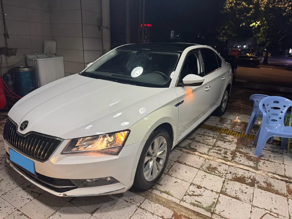 2018 Skoda Superb 1.8T 180HP L4 7DCT,autocango,china used car exporter,china ev exporter,chinese used car exporter,chinese used ev exporter