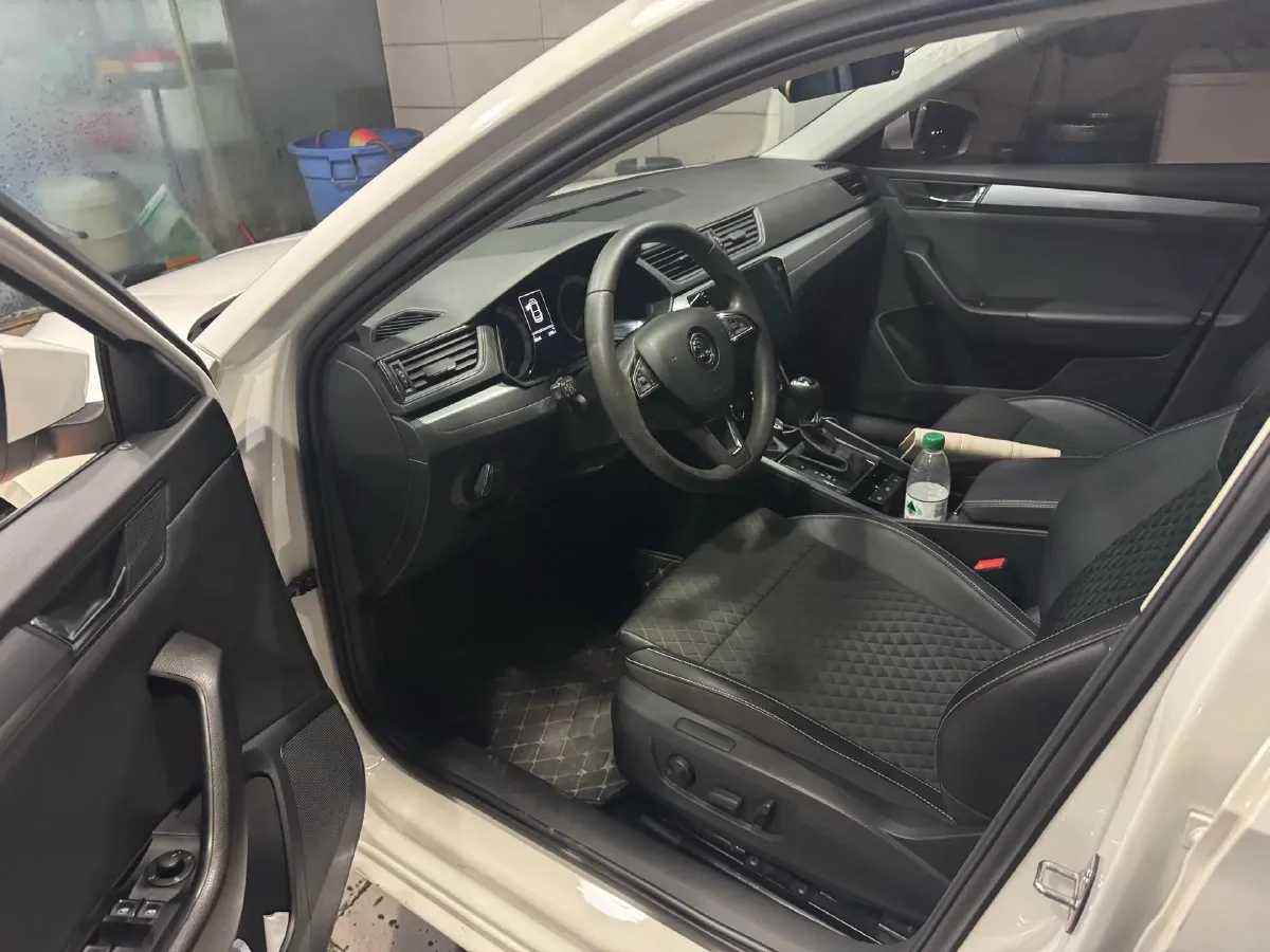 2018 Skoda Superb 1.8T 180HP L4 7DCT,autocango,china used car exporter,china ev exporter,chinese used car exporter,chinese used ev exporter