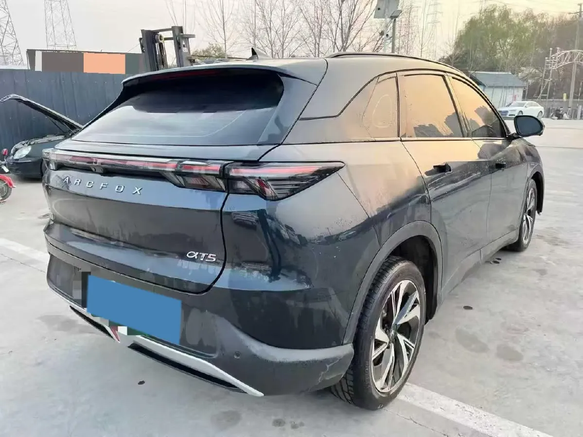 2024 HongQi H5 2.0T 224HP L4 8AT,autocango,china used car exporter,china ev exporter,chinese used car exporter,chinese used ev exporter