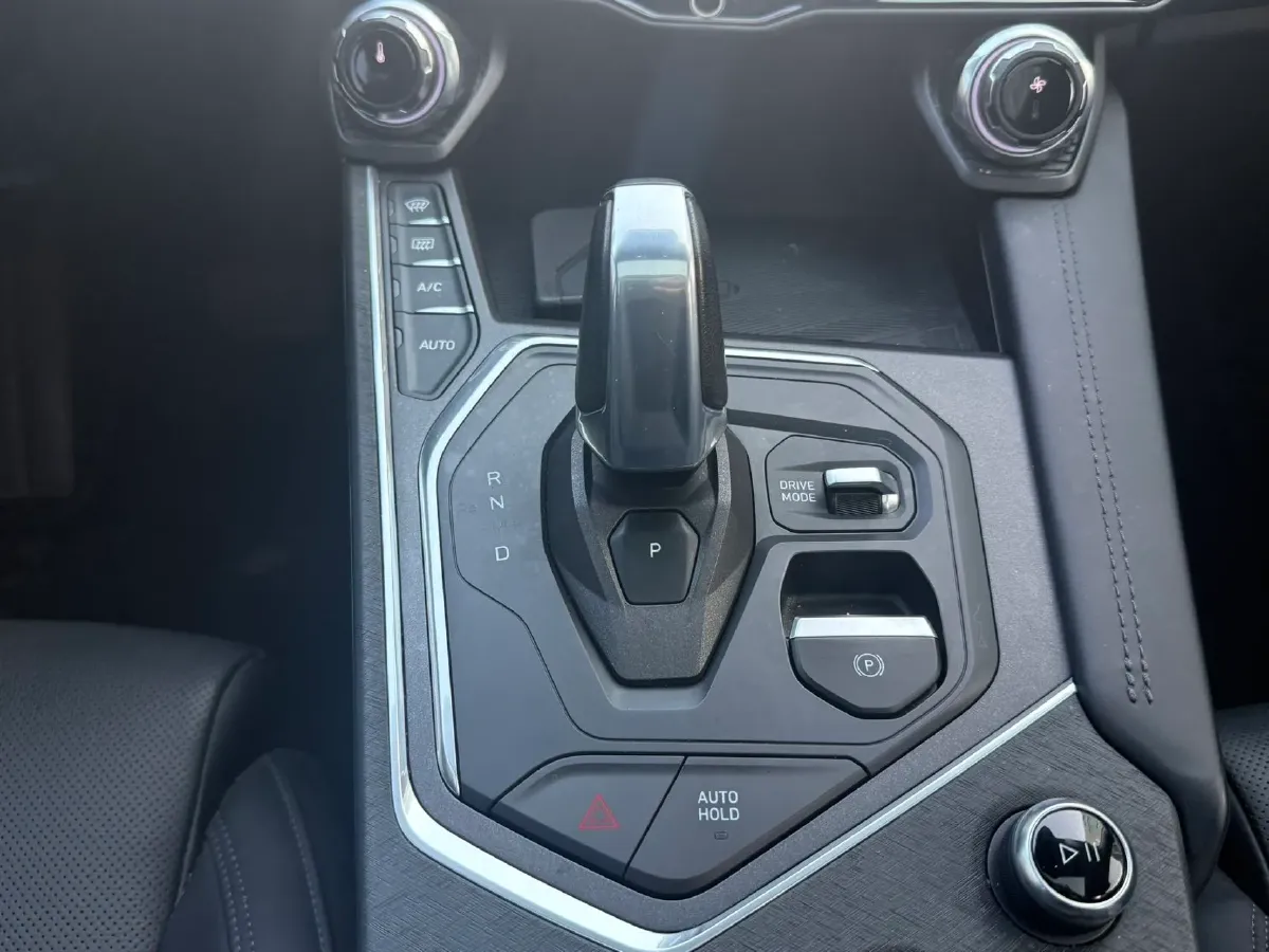 2021 LYNK&CO 01 2.0T 218HP L4 8AT,autocango,china used car exporter,china ev exporter,chinese used car exporter,chinese used ev exporter