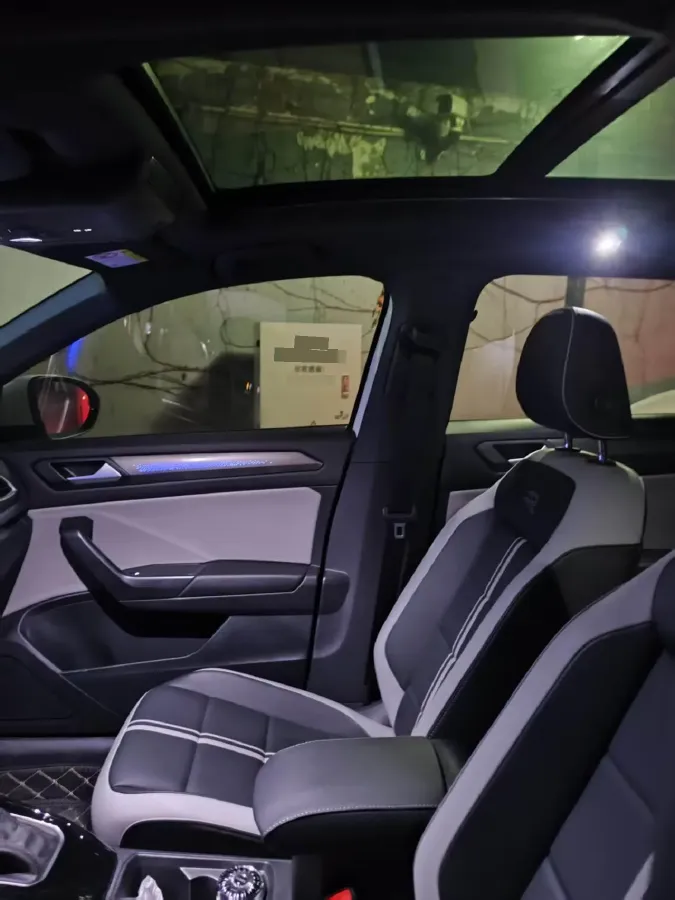 2023 Volkswagen T-Roc 1.5T 160HP L4 7DCT,autocango,china used car exporter,china ev exporter,chinese used car exporter,chinese used ev exporter