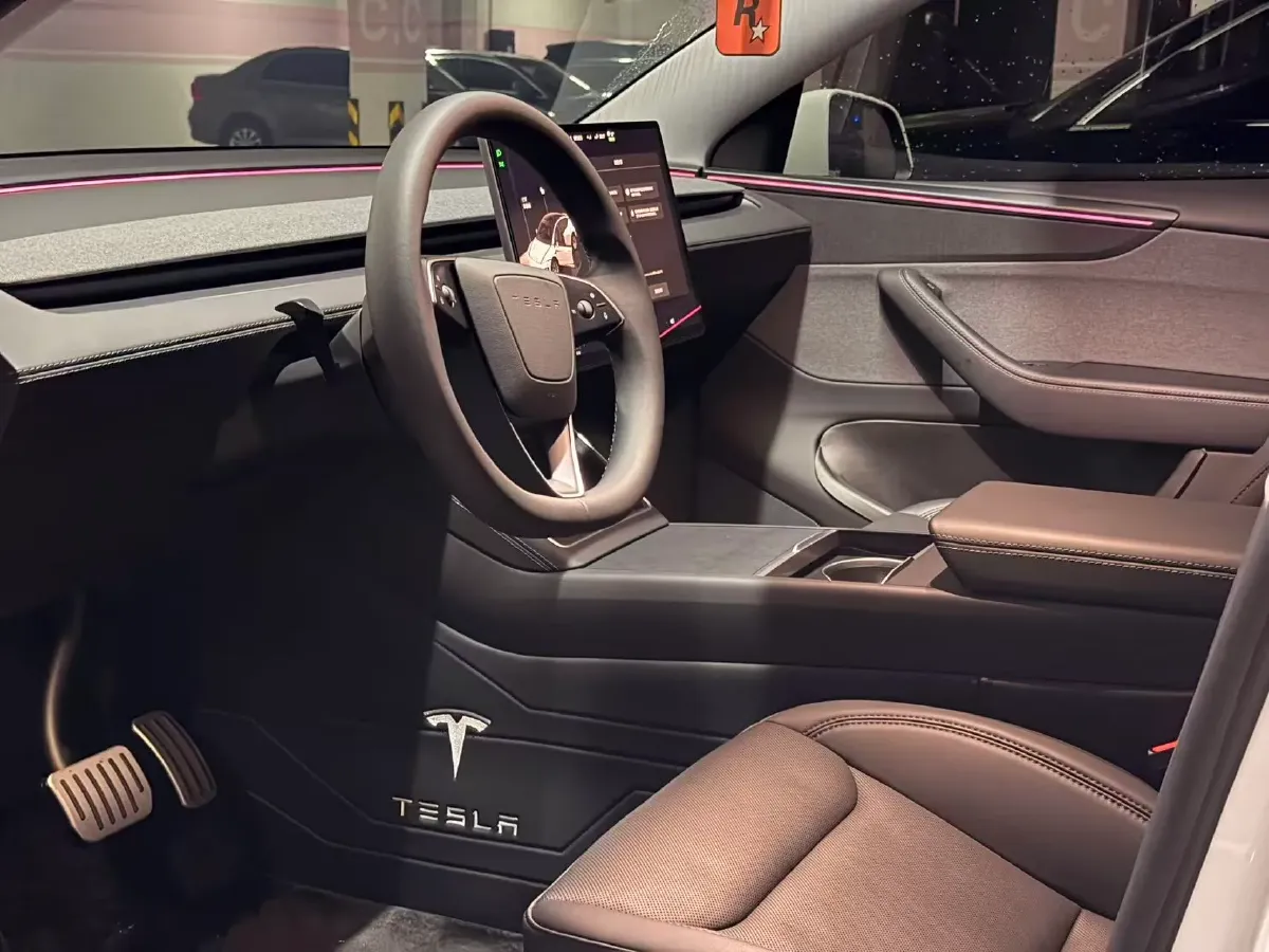 2025 Tesla Model Y BEV 62.5KWH,autocango,china used car exporter,china ev exporter,chinese used car exporter,chinese used ev exporter