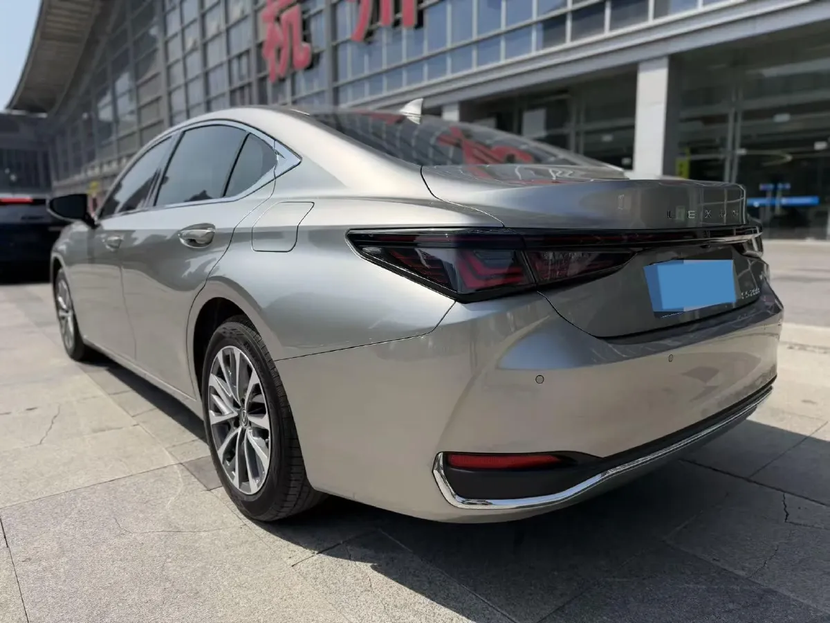 2025 Lexus ES 2.0L 173HP L4 CVT,autocango,china used car exporter,china ev exporter,chinese used car exporter,chinese used ev exporter