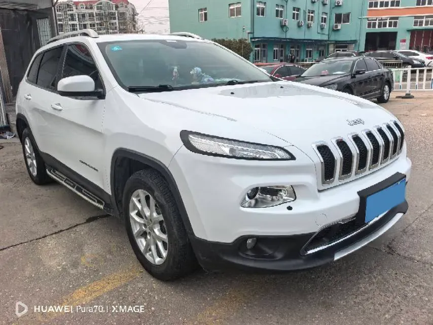 2019 Jeep Cherokee 2.0L 148HP L4 9AT,autocango,china used car exporter,china ev exporter,chinese used car exporter,chinese used ev exporter