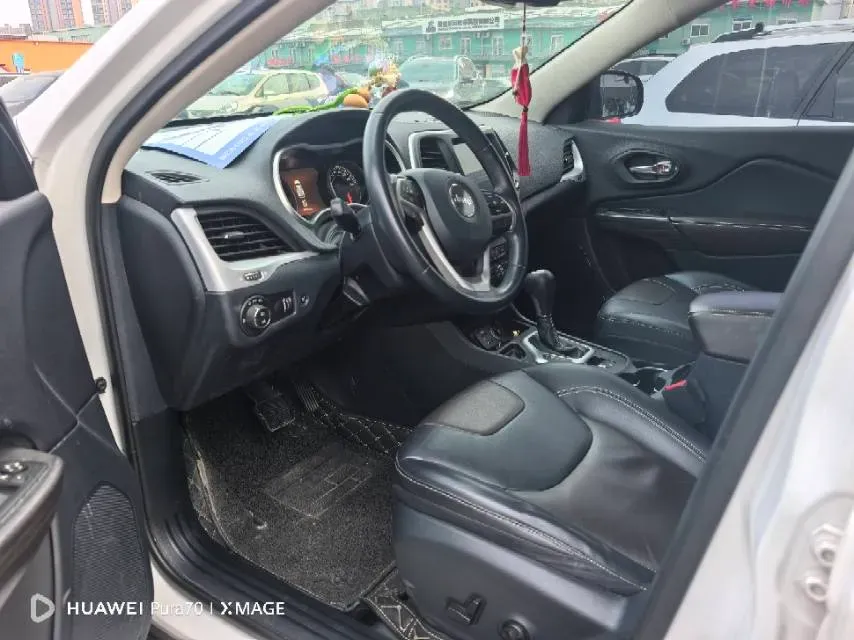 2019 Jeep Cherokee 2.0L 148HP L4 9AT,autocango,china used car exporter,china ev exporter,chinese used car exporter,chinese used ev exporter