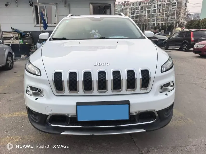 2019 Jeep Cherokee 2.0L 148HP L4 9AT,autocango,china used car exporter,china ev exporter,chinese used car exporter,chinese used ev exporter