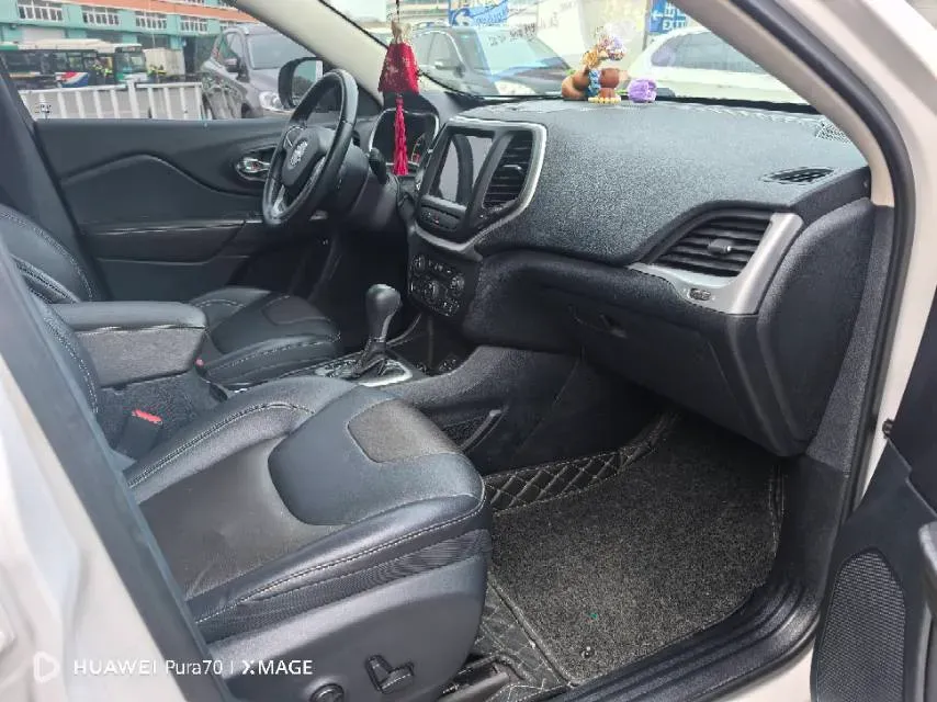 2019 Jeep Cherokee 2.0L 148HP L4 9AT,autocango,china used car exporter,china ev exporter,chinese used car exporter,chinese used ev exporter