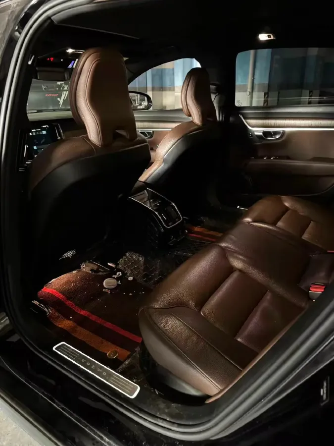 2021 Volvo S90 2.0T 250HP L4 8AT,autocango,china used car exporter,china ev exporter,chinese used car exporter,chinese used ev exporter