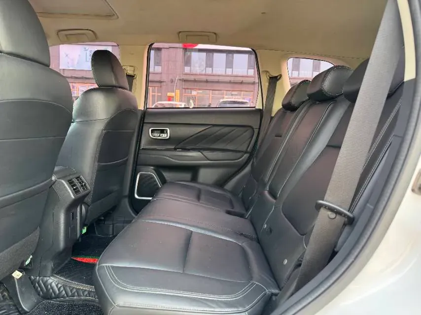 2019 Mitsubishi Outlander 2.0L 166HP L4 CVT,autocango,china used car exporter,china ev exporter,chinese used car exporter,chinese used ev exporter