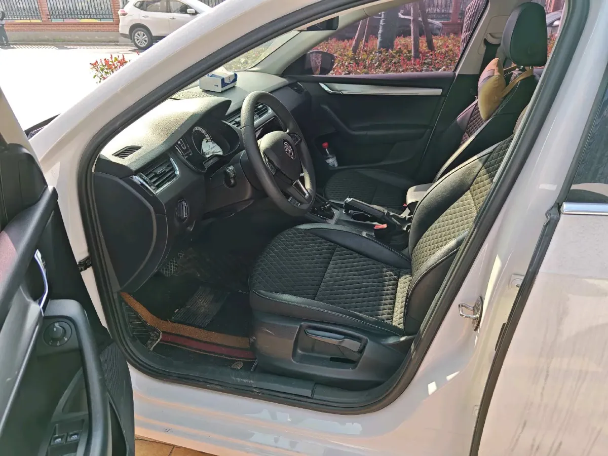 2019 Skoda Octavia 1.4T 150HP L4 7DCT,autocango,china used car exporter,china ev exporter,chinese used car exporter,chinese used ev exporter