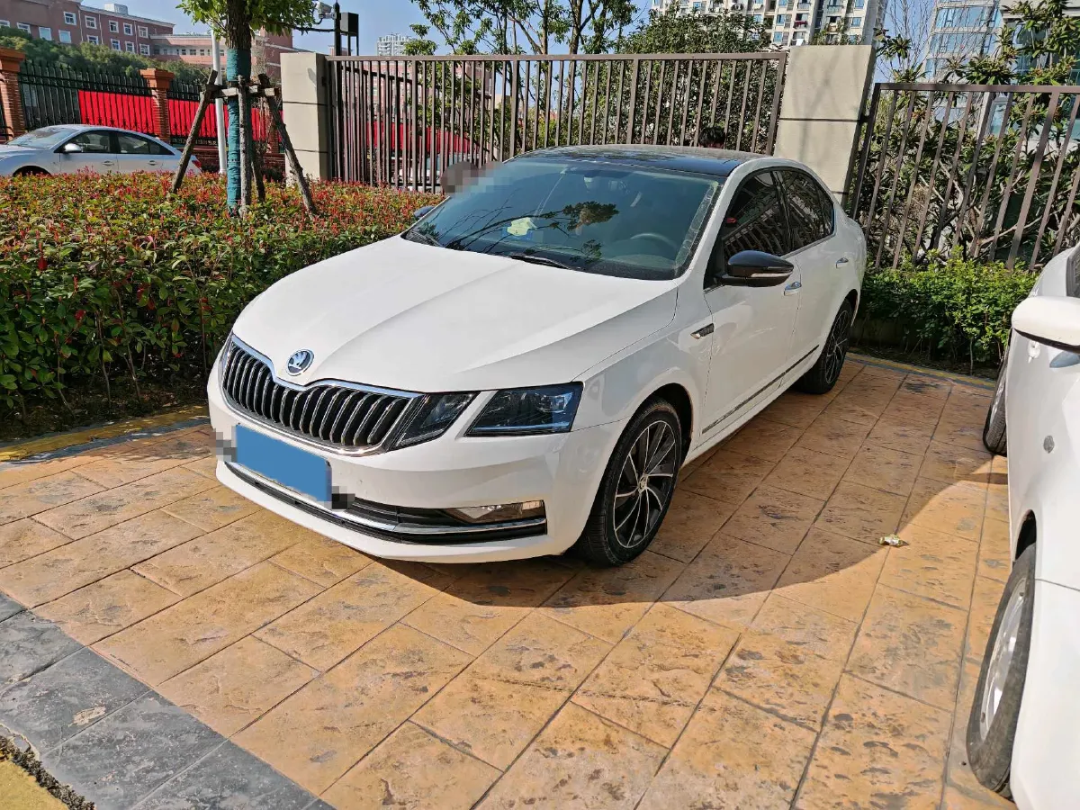 2019 Skoda Octavia 1.4T 150HP L4 7DCT,autocango,china used car exporter,china ev exporter,chinese used car exporter,chinese used ev exporter