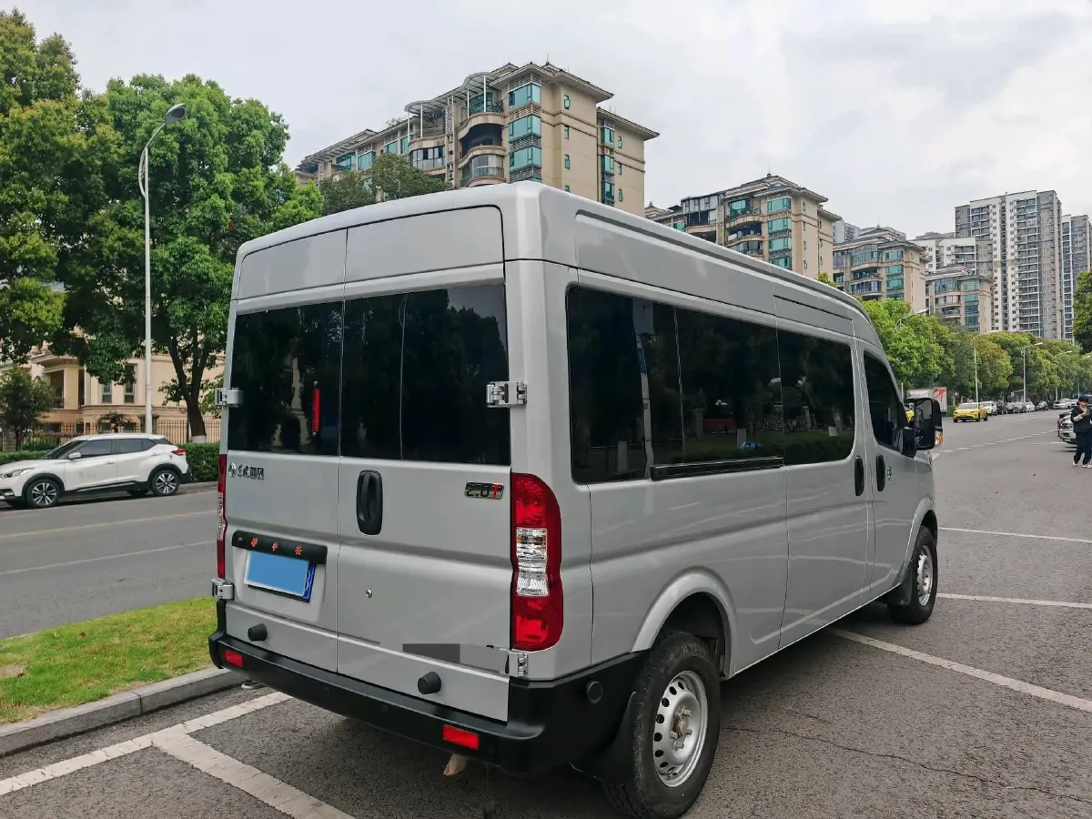 2023 MAXUS XinTu V70 2.0T 125HP L4 6MT,autocango,china used car exporter,china ev exporter,chinese used car exporter,chinese used ev exporter