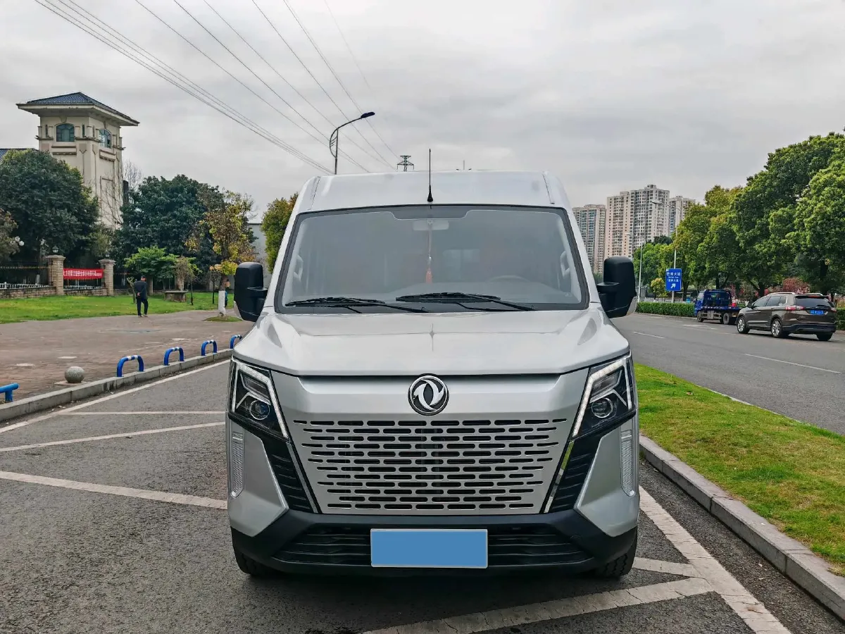 2023 MAXUS XinTu V70 2.0T 125HP L4 6MT,autocango,china used car exporter,china ev exporter,chinese used car exporter,chinese used ev exporter
