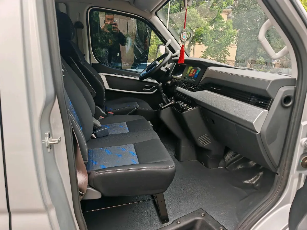 2023 MAXUS XinTu V70 2.0T 125HP L4 6MT,autocango,china used car exporter,china ev exporter,chinese used car exporter,chinese used ev exporter