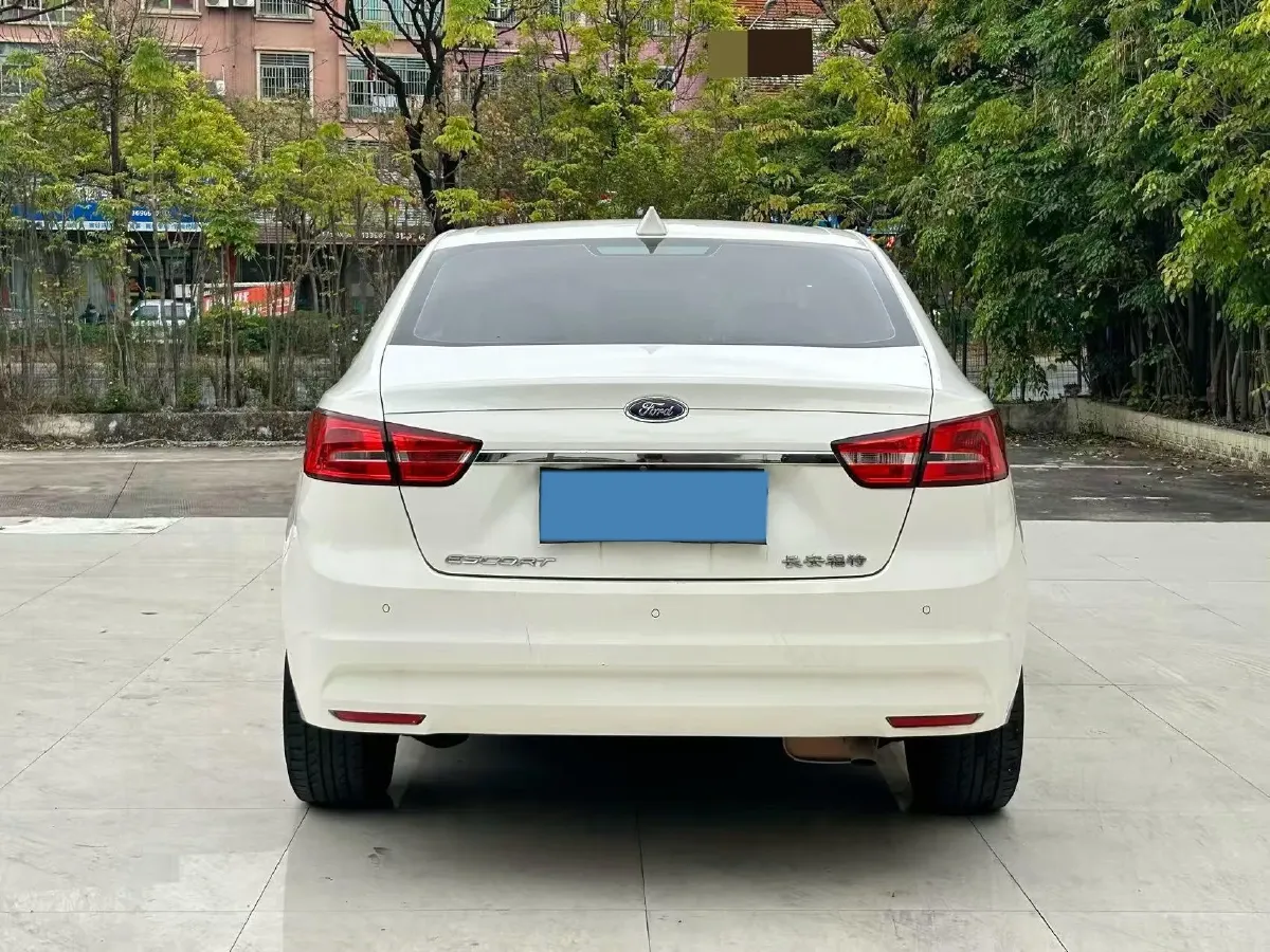 2017 Ford Escort 1.5L 113HP L4 6AT,autocango,china used car exporter,china ev exporter,chinese used car exporter,chinese used ev exporter