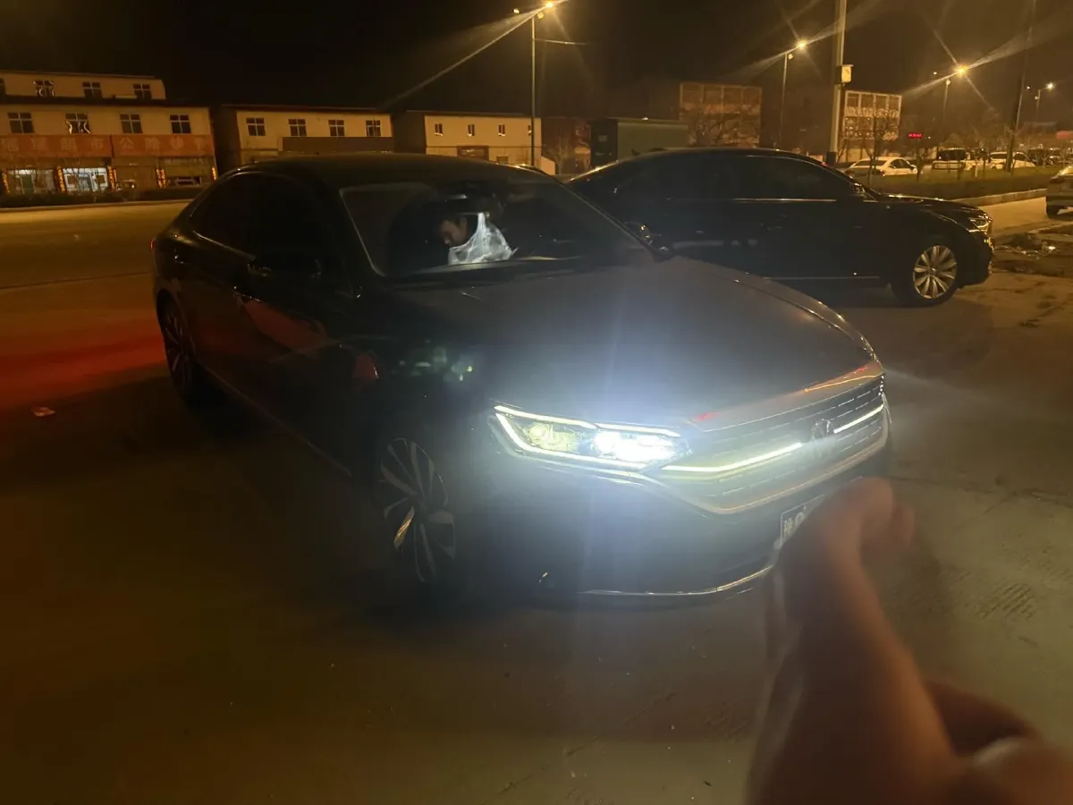 2023 Volkswagen Passat 2.0T 220HP L4 7DCT,autocango,china used car exporter,china ev exporter,chinese used car exporter,chinese used ev exporter