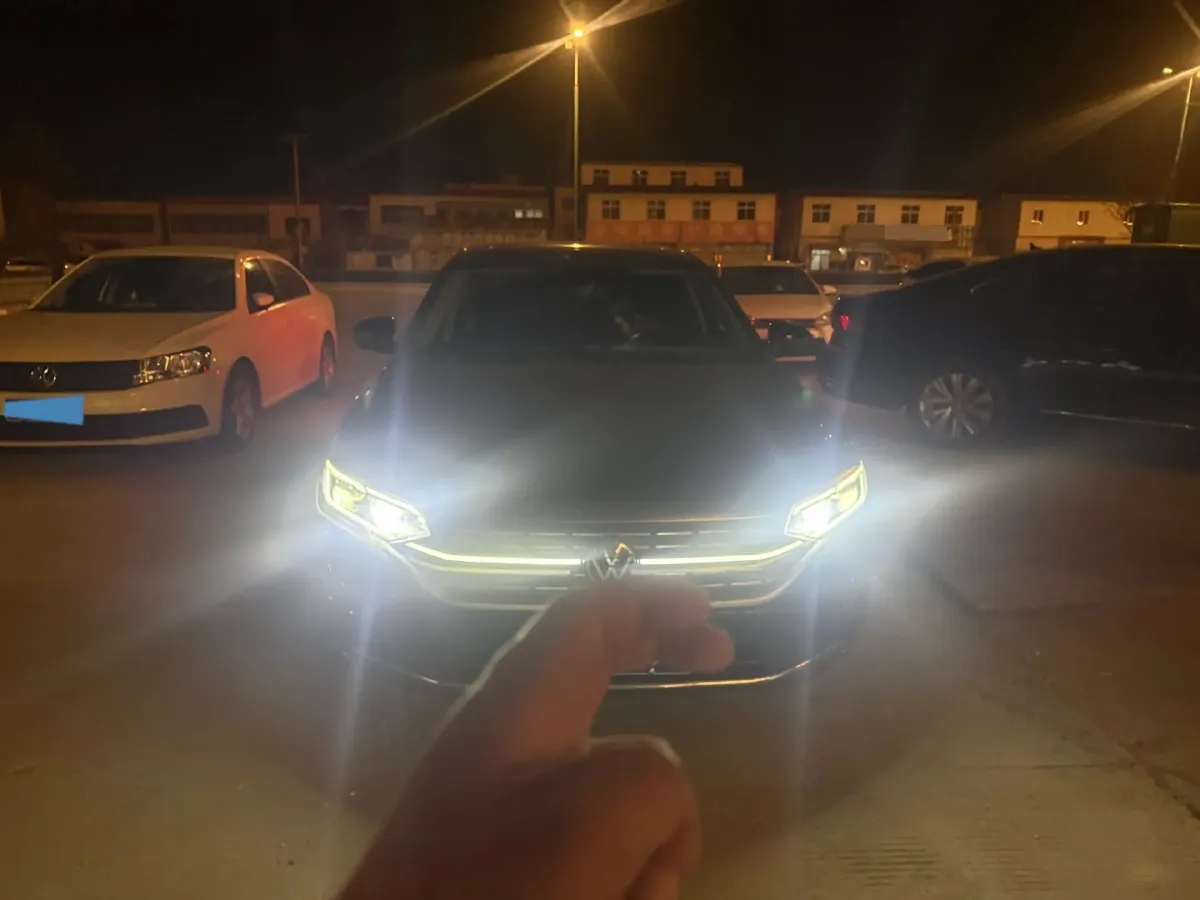 2023 Volkswagen Passat 2.0T 220HP L4 7DCT,autocango,china used car exporter,china ev exporter,chinese used car exporter,chinese used ev exporter