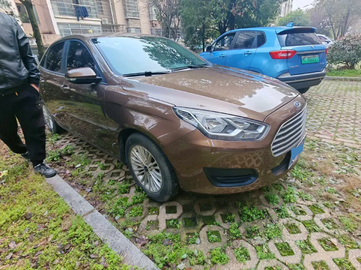 2017 Ford Escort 1.5L 113HP L4 5MT,autocango,china used car exporter,china ev exporter,chinese used car exporter,chinese used ev exporter