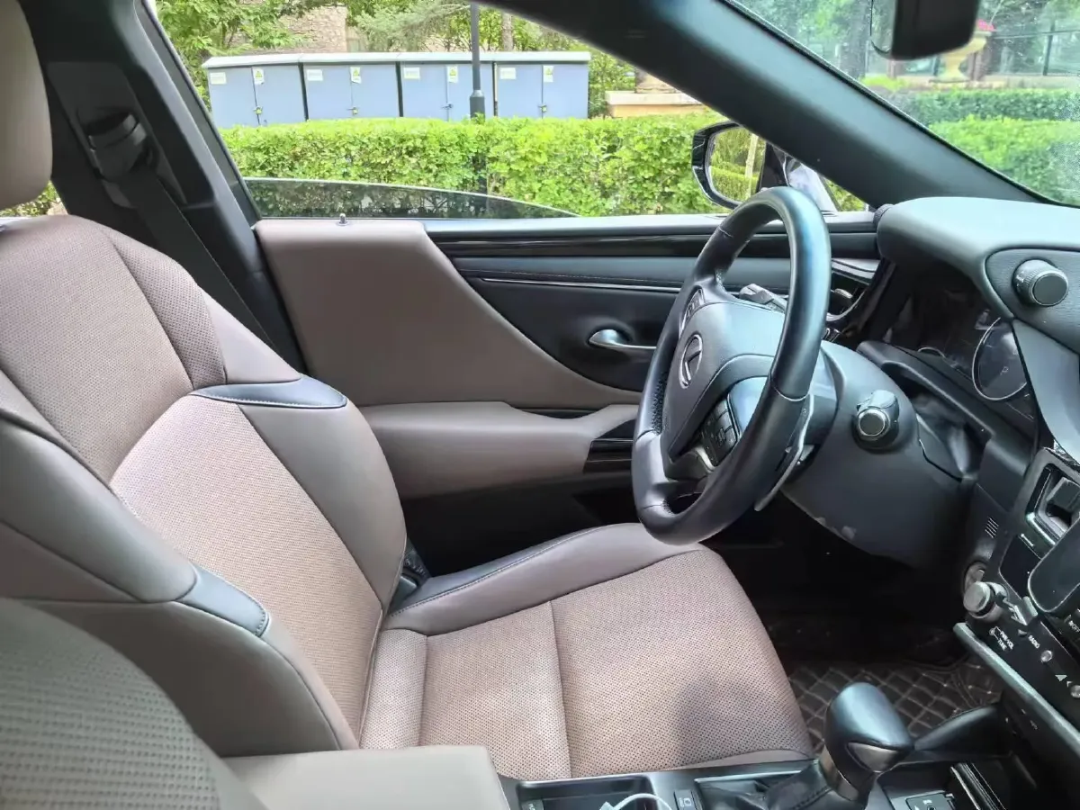 2021 Lexus ES 2.0L 173HP L4 CVT,autocango,china used car exporter,china ev exporter,chinese used car exporter,chinese used ev exporter