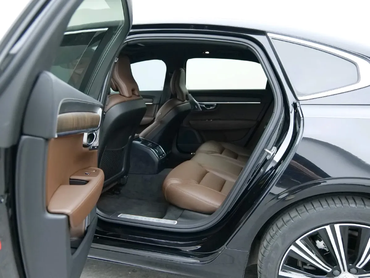 2023 Volvo S90 2.0T 250HP L4 8AT,autocango,china used car exporter,china ev exporter,chinese used car exporter,chinese used ev exporter