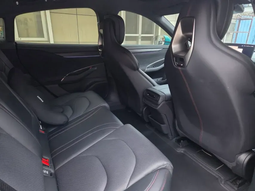 2024 MI SU7 BEV 73.6KWH,autocango,china used car exporter,china ev exporter,chinese used car exporter,chinese used ev exporter