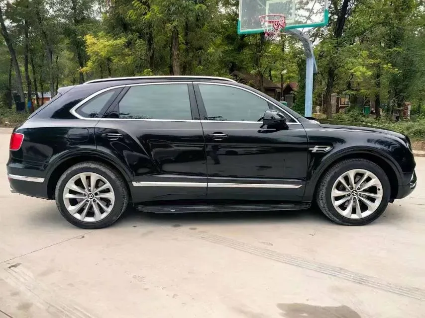 2018 Bentley Bentayga 4.0T 550HP V8 8AT,autocango,china used car exporter,china ev exporter,chinese used car exporter,chinese used ev exporter