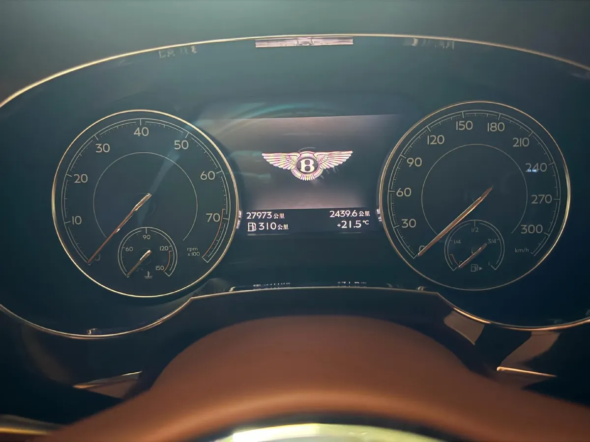 2018 Bentley Bentayga 4.0T 550HP V8 8AT,autocango,china used car exporter,china ev exporter,chinese used car exporter,chinese used ev exporter