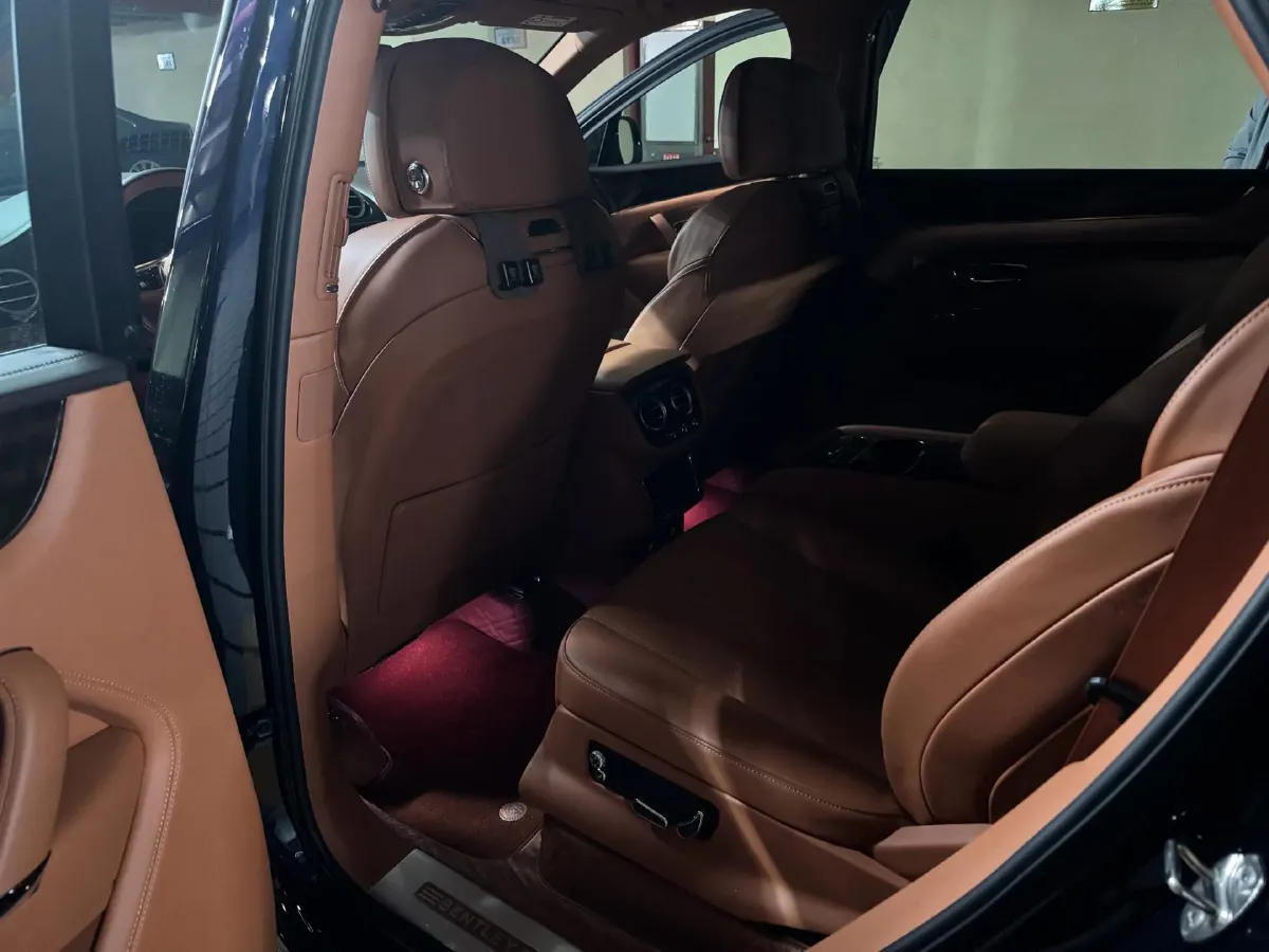 2018 Bentley Bentayga 4.0T 550HP V8 8AT,autocango,china used car exporter,china ev exporter,chinese used car exporter,chinese used ev exporter