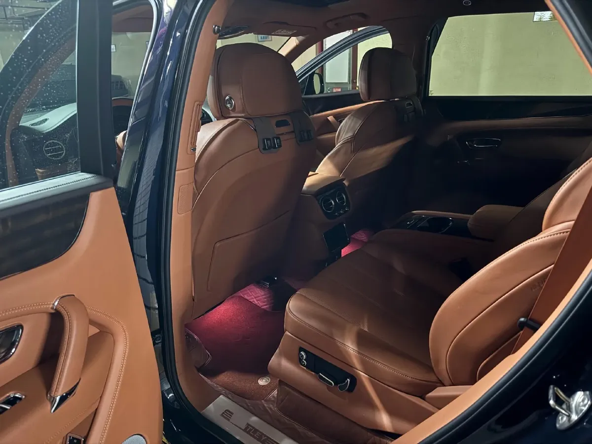 2018 Bentley Bentayga 4.0T 550HP V8 8AT,autocango,china used car exporter,china ev exporter,chinese used car exporter,chinese used ev exporter