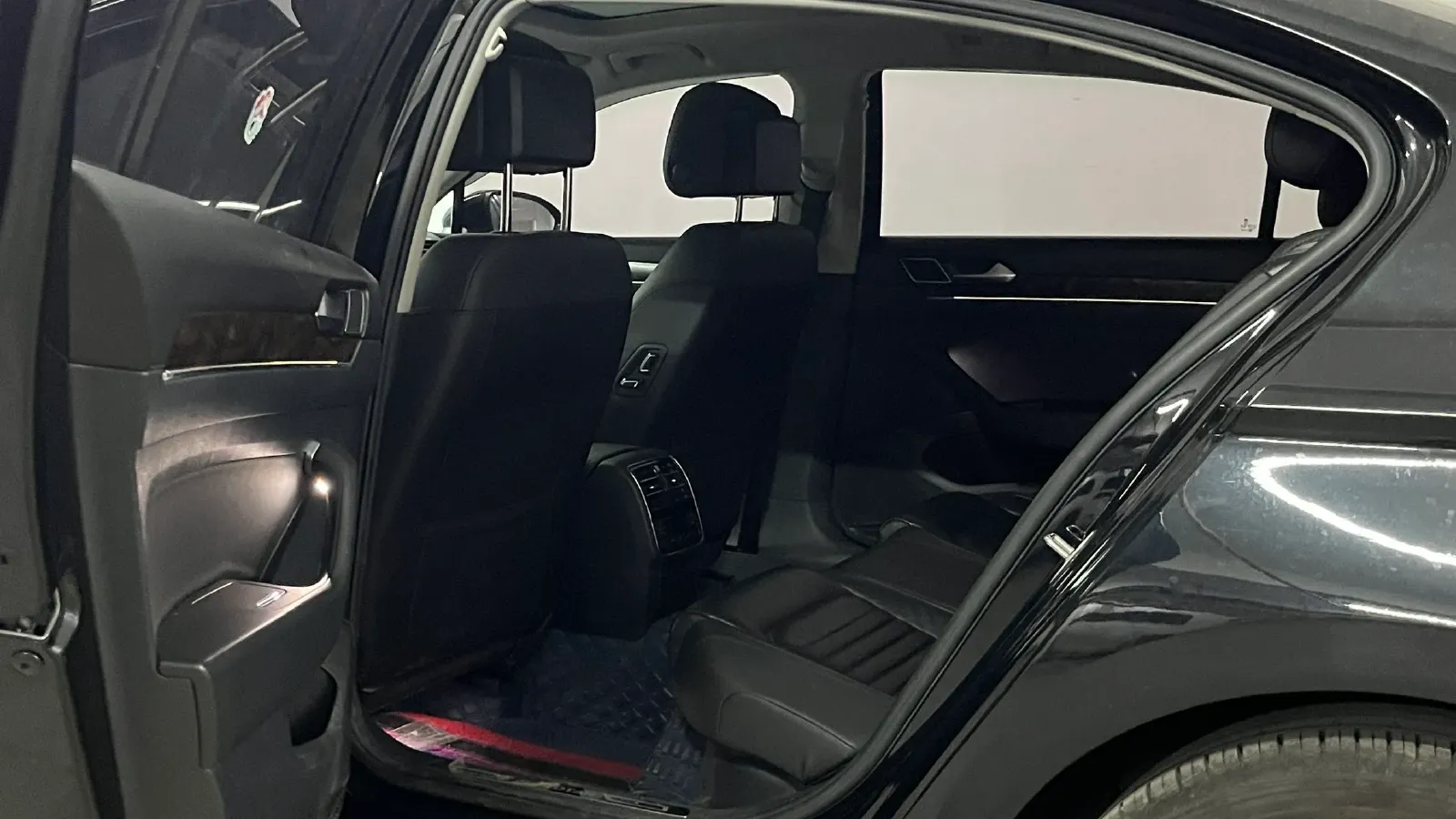 2018 Volkswagen Magotan 2.0T 220HP L4 7DCT,autocango,china used car exporter,china ev exporter,chinese used car exporter,chinese used ev exporter