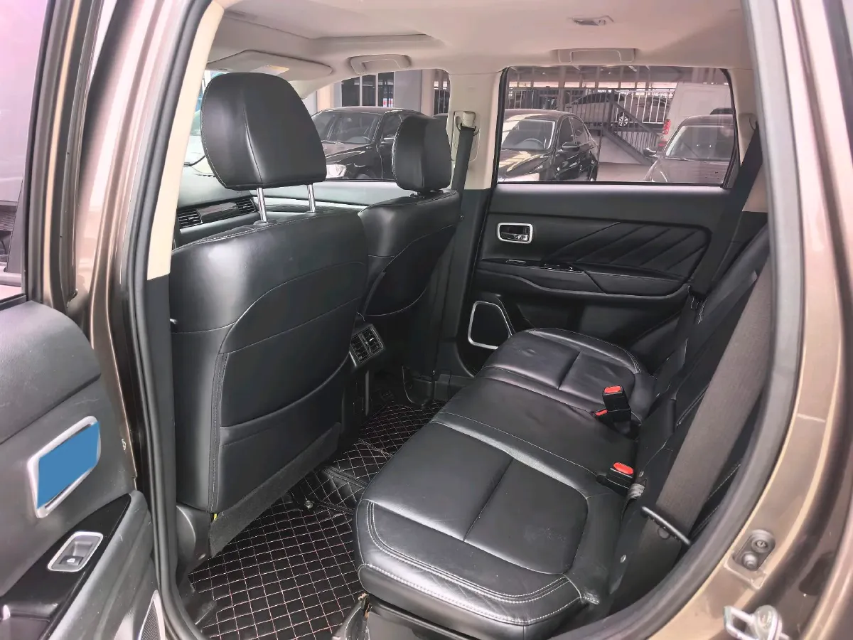 2019 Mitsubishi Outlander 2.0L 166HP L4 CVT,autocango,china used car exporter,china ev exporter,chinese used car exporter,chinese used ev exporter