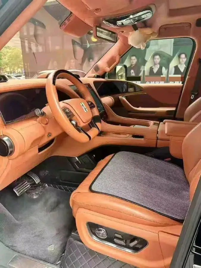 2024 YangWang U8 2.0T 272HP L4 REEV 49.05KWH,autocango,china used car exporter,china ev exporter,chinese used car exporter,chinese used ev exporter