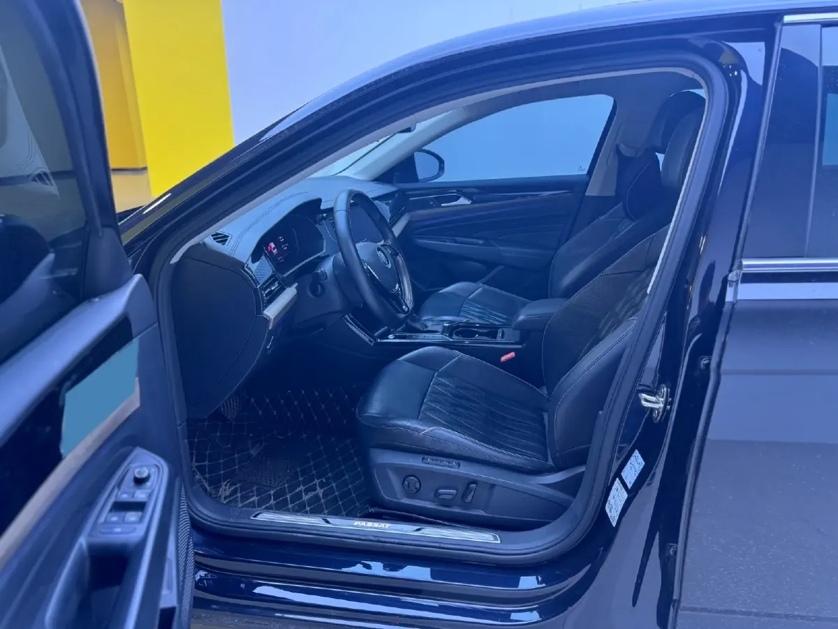 2019 Volkswagen Passat 2.0T 186HP L4 7DCT,autocango,china used car exporter,china ev exporter,chinese used car exporter,chinese used ev exporter