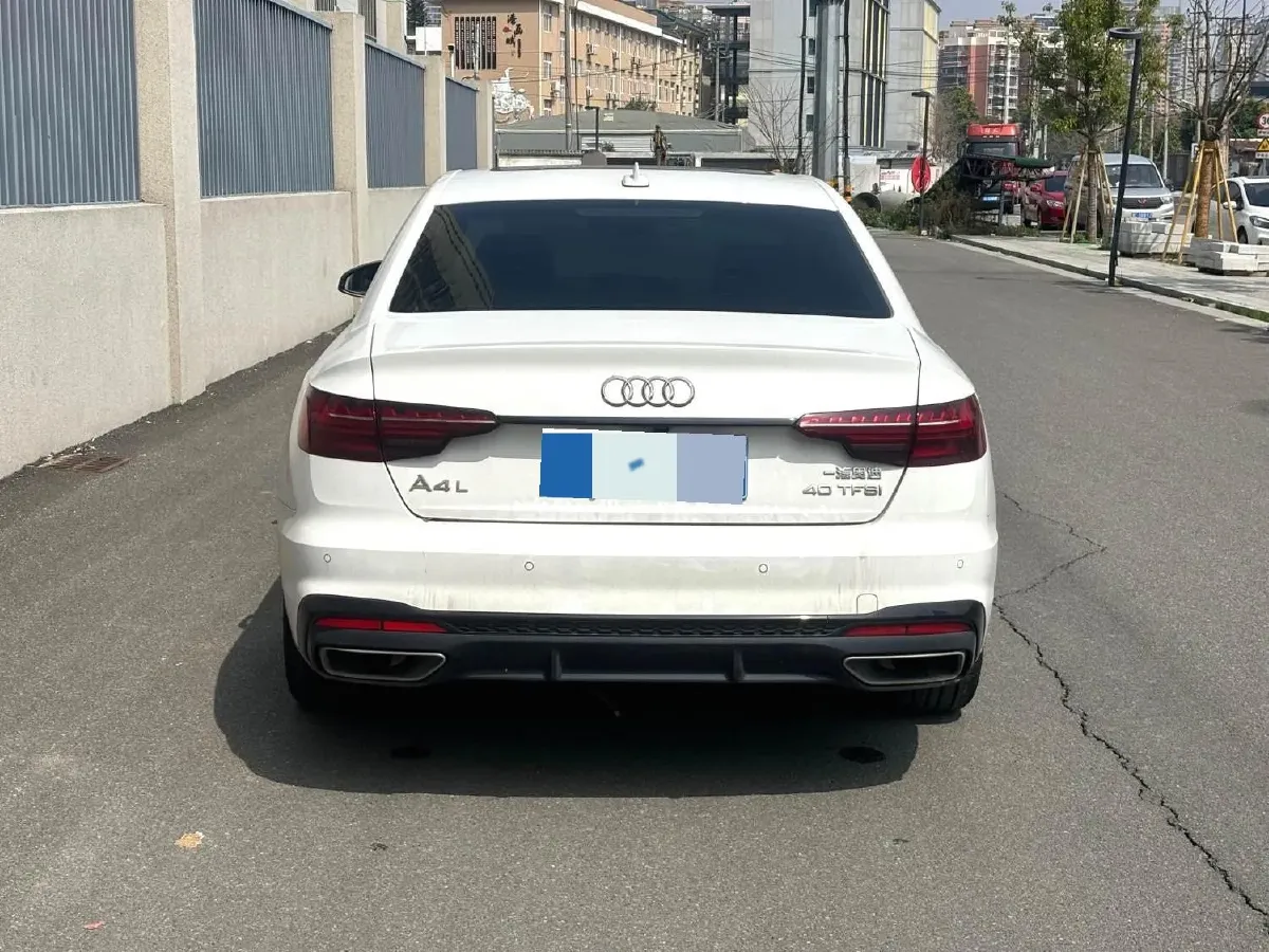 2022 Audi A4L 2.0T 190HP L4 7DCT,autocango,china used car exporter,china ev exporter,chinese used car exporter,chinese used ev exporter