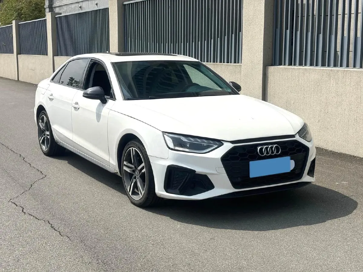2022 Audi A4L 2.0T 190HP L4 7DCT,autocango,china used car exporter,china ev exporter,chinese used car exporter,chinese used ev exporter