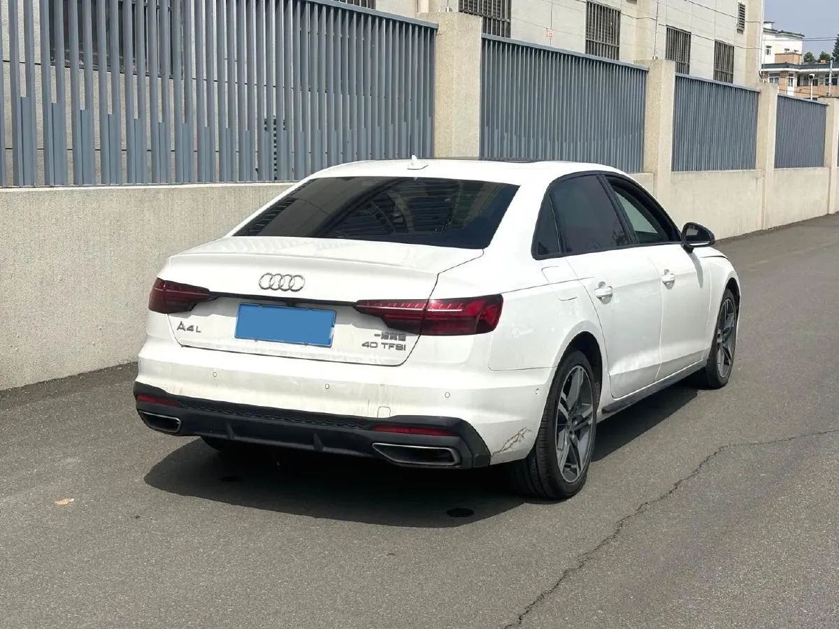 2022 Audi A4L 2.0T 190HP L4 7DCT,autocango,china used car exporter,china ev exporter,chinese used car exporter,chinese used ev exporter