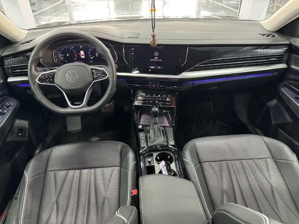 2023 Volkswagen Passat 2.0T 220HP L4 7DCT,autocango,china used car exporter,china ev exporter,chinese used car exporter,chinese used ev exporter