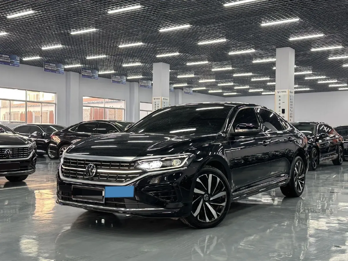 2023 Volkswagen Passat 2.0T 220HP L4 7DCT,autocango,china used car exporter,china ev exporter,chinese used car exporter,chinese used ev exporter