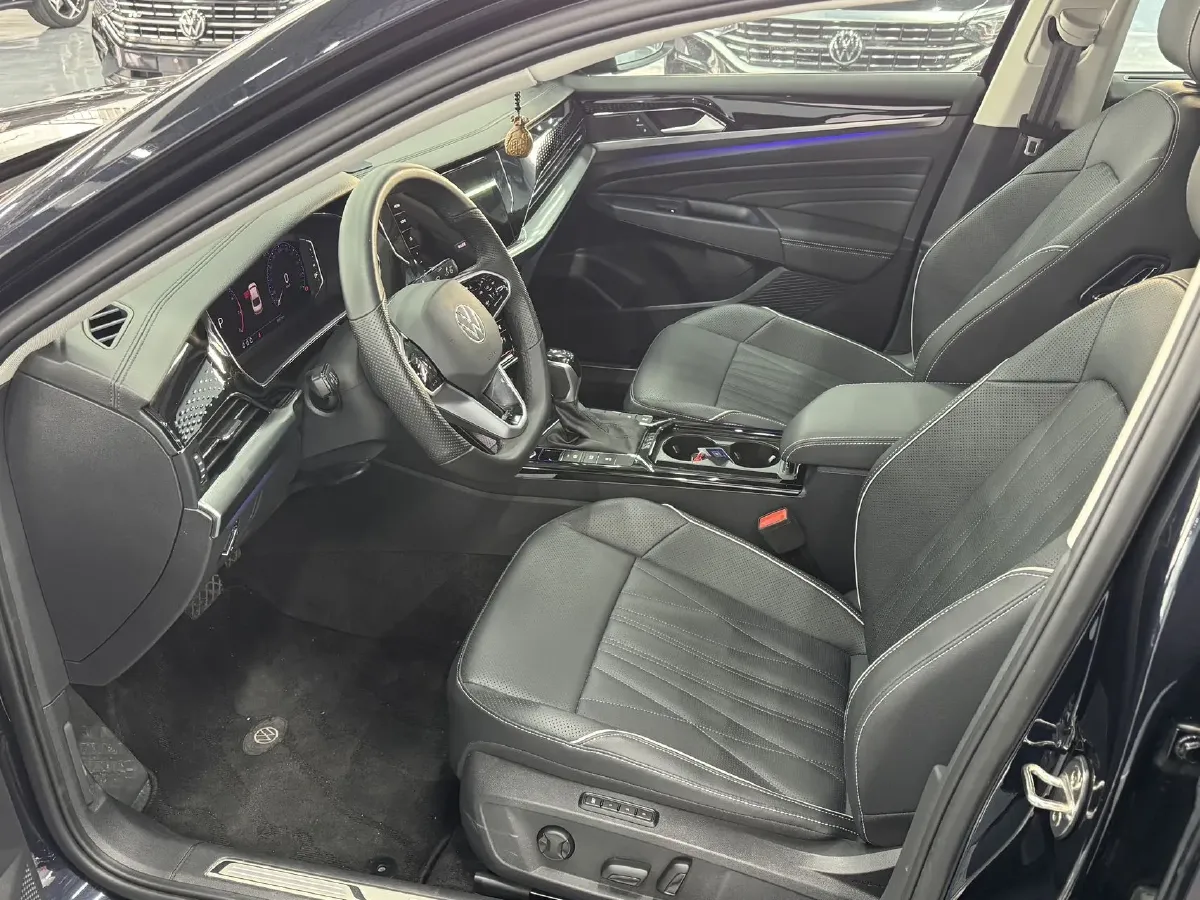 2023 Volkswagen Passat 2.0T 220HP L4 7DCT,autocango,china used car exporter,china ev exporter,chinese used car exporter,chinese used ev exporter