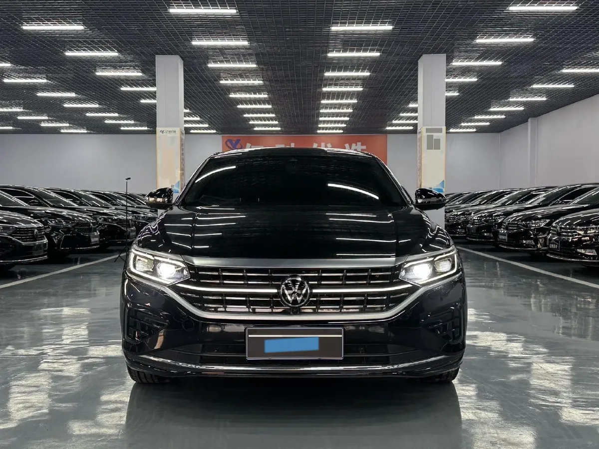2023 Volkswagen Passat 2.0T 220HP L4 7DCT,autocango,china used car exporter,china ev exporter,chinese used car exporter,chinese used ev exporter