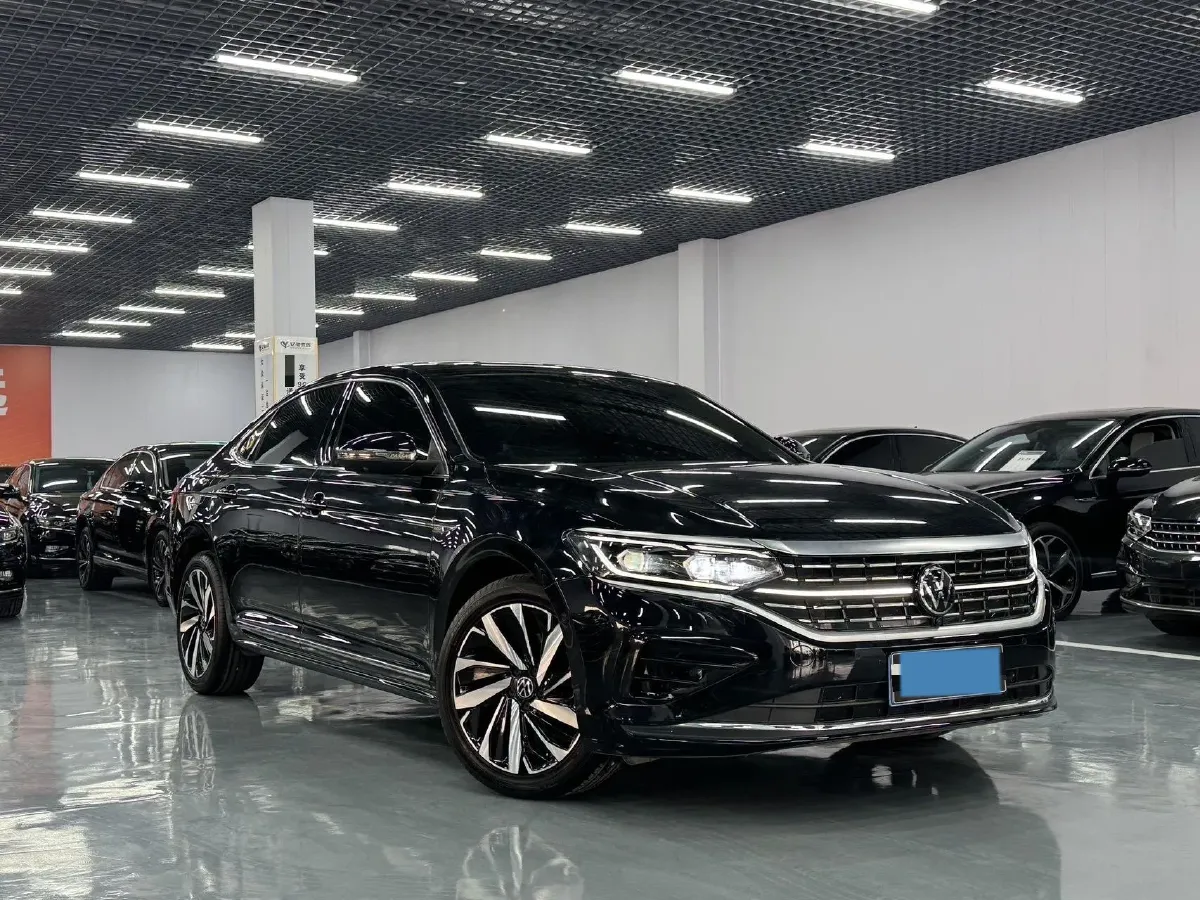 2023 Volkswagen Passat 2.0T 220HP L4 7DCT,autocango,china used car exporter,china ev exporter,chinese used car exporter,chinese used ev exporter