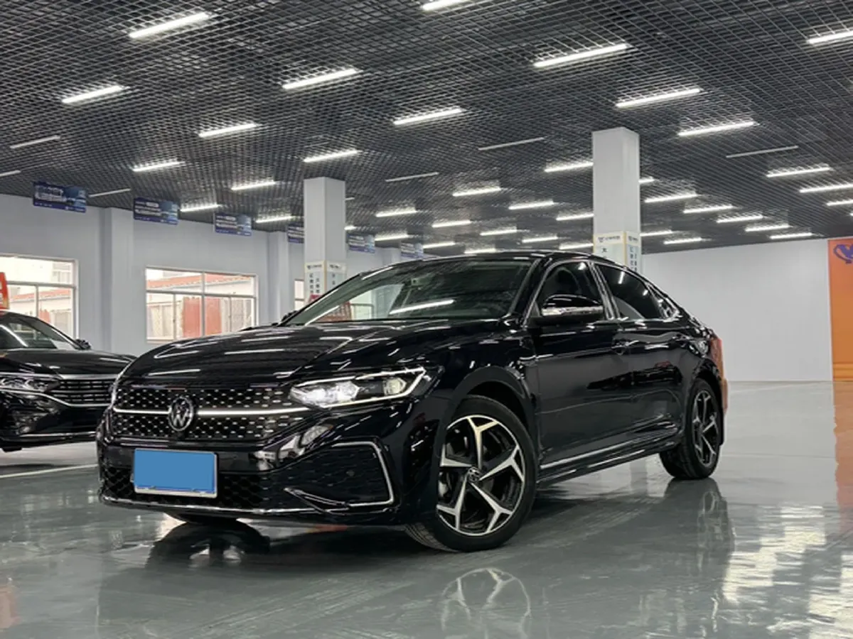 2025 Volkswagen Passat 2.0T 220HP L4 7DCT,autocango,china used car exporter,china ev exporter,chinese used car exporter,chinese used ev exporter