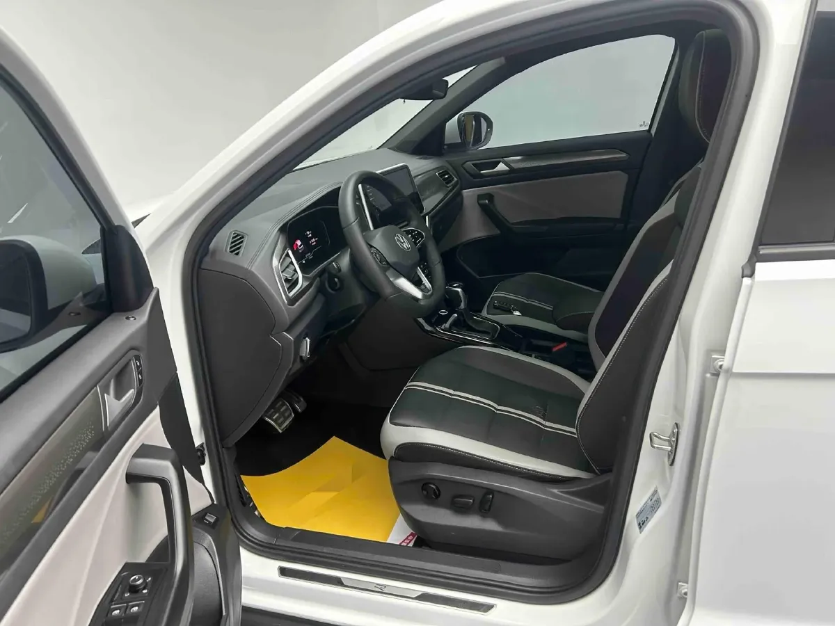 2023 Volkswagen T-Roc 1.5T 160HP L4 7DCT,autocango,china used car exporter,china ev exporter,chinese used car exporter,chinese used ev exporter