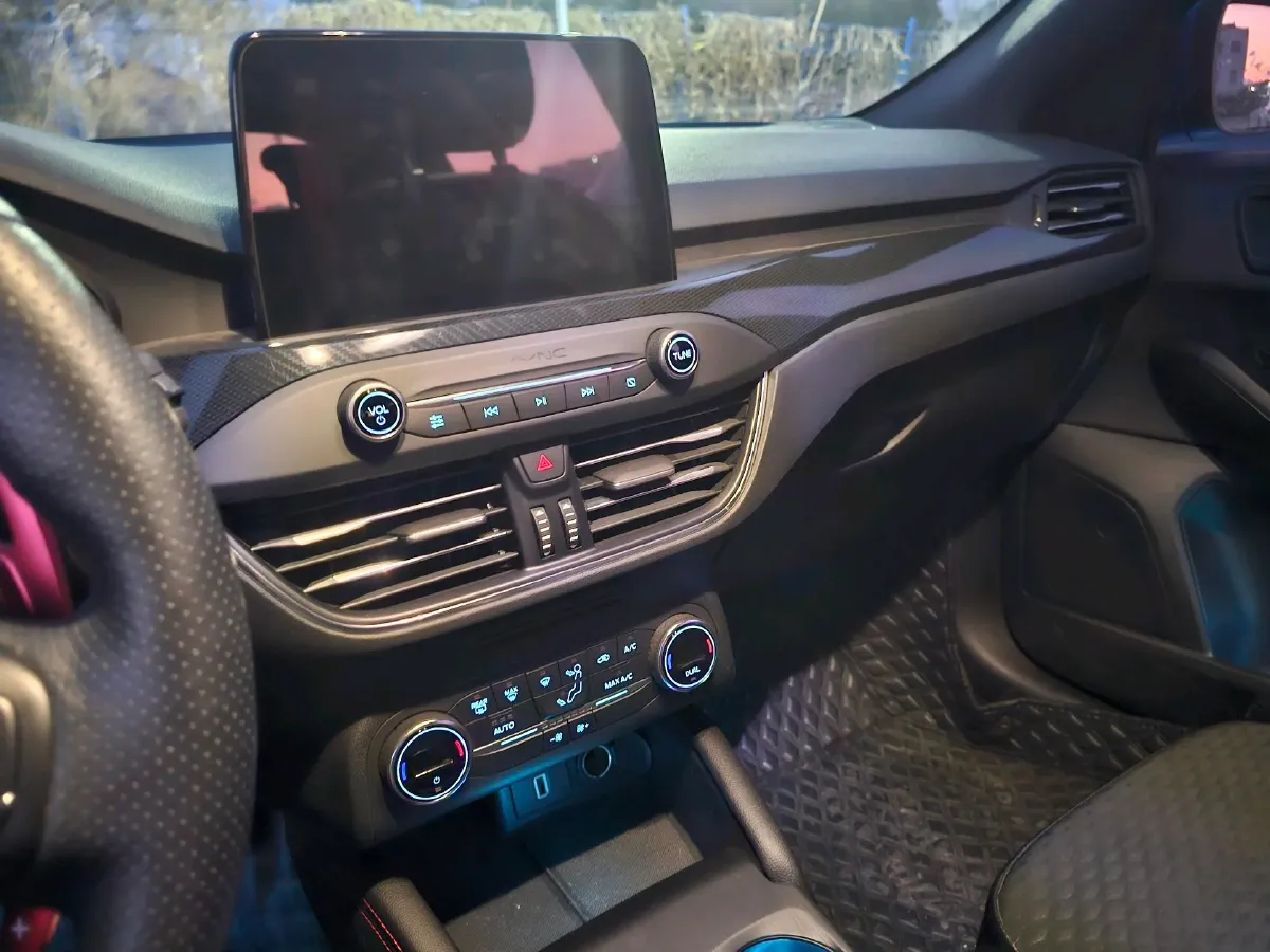 2020 Ford Focus 1.5T 174HP L3 8AT,autocango,china used car exporter,china ev exporter,chinese used car exporter,chinese used ev exporter