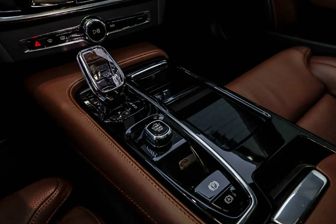 2025 Volvo S90 PHEV 2.0T 310HP L4 8AT PHEV 18.831KWH,autocango,china used car exporter,china ev exporter,chinese used car exporter,chinese used ev exporter