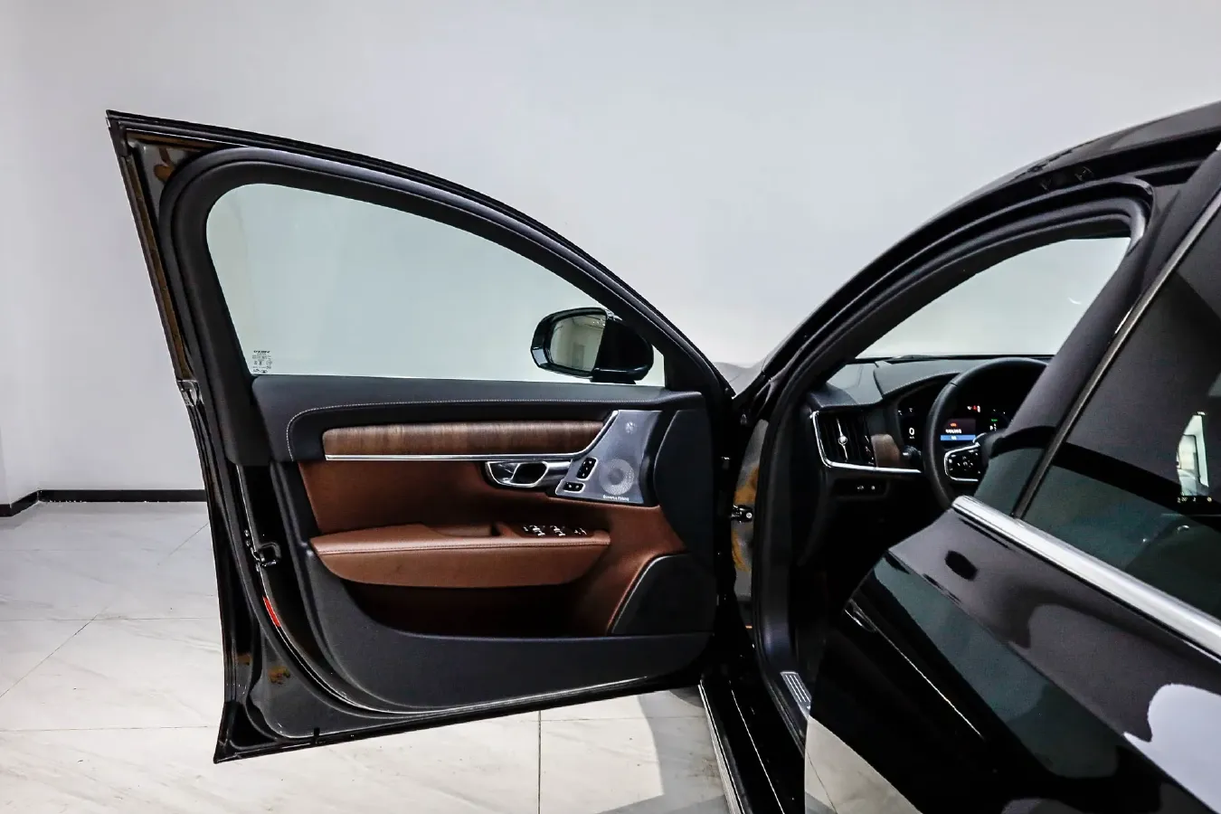 2025 Volvo S90 PHEV 2.0T 310HP L4 8AT PHEV 18.831KWH,autocango,china used car exporter,china ev exporter,chinese used car exporter,chinese used ev exporter