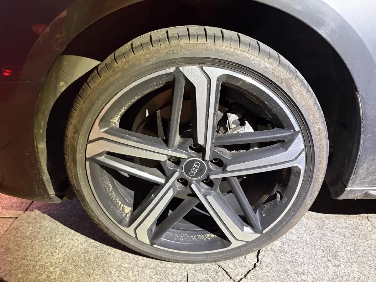 2024 Audi A4L 2.0T 190HP L4 7DCT,autocango,china used car exporter,china ev exporter,chinese used car exporter,chinese used ev exporter