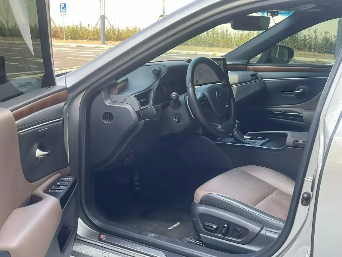 2024 Lexus ES 2.0L 173HP L4 CVT,autocango,china used car exporter,china ev exporter,chinese used car exporter,chinese used ev exporter